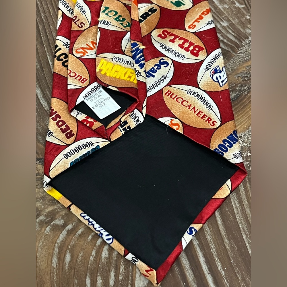 Vintage Team NFL Football Team Logo Tie Footballs Franchise Team Logos 100% Silk - Picture 9 of 9